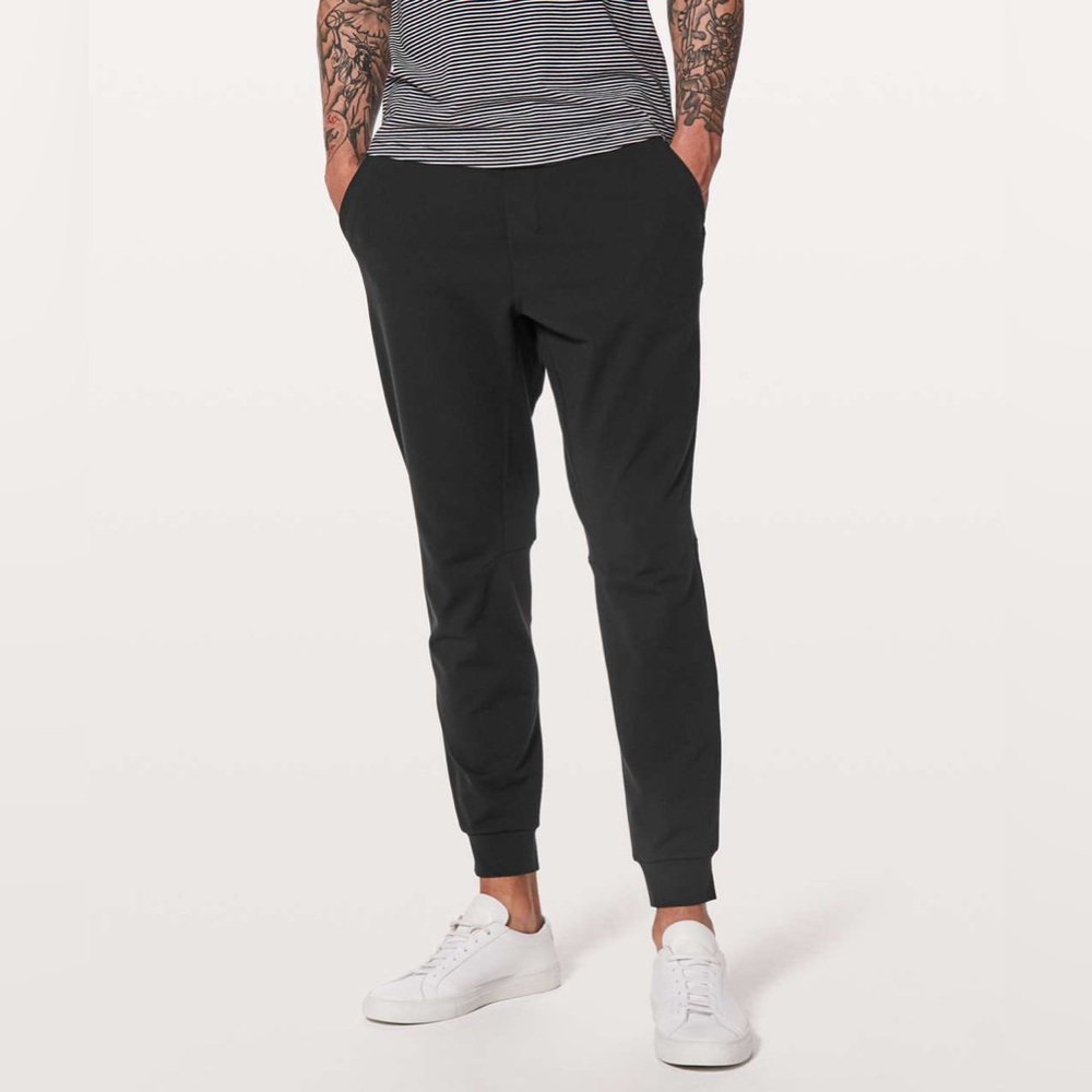 Lululemon Pull On Intent Jogger 30” in Black Luon Fabric